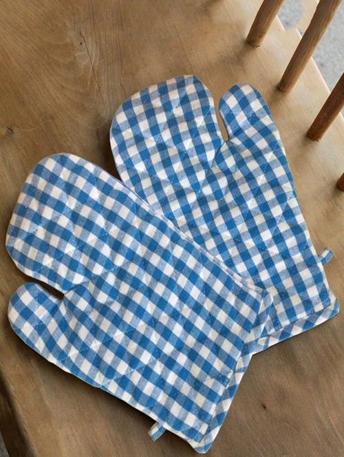 lushomes teal blue small checks heat resistant oven glove, pack of 2 (size 17 x 32 cms, 2 pc set) - 15910852 - Very Small Image - 1