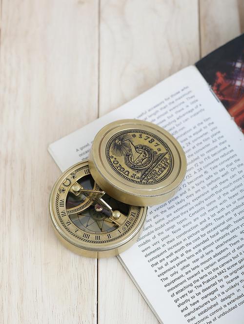 brass round pocket magnetic compass with sundial (golden) - 15934972 - Very Small Image - 1