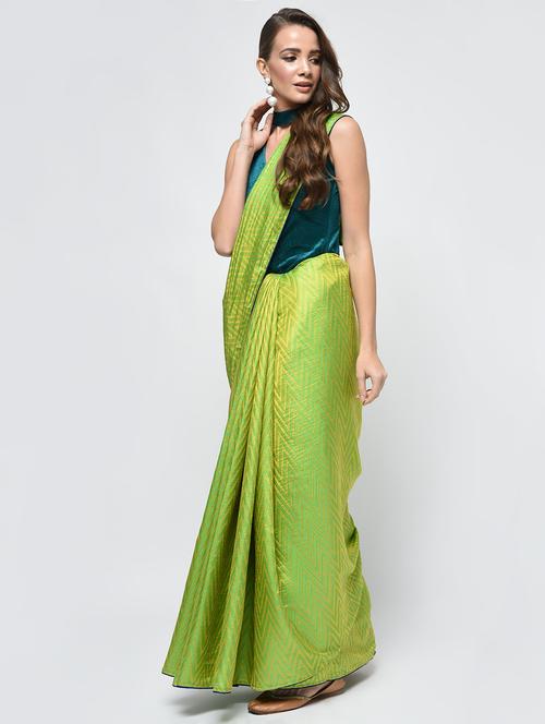 chevron motif green woven saree with blouse - 15940831 - Very Small Image - 1