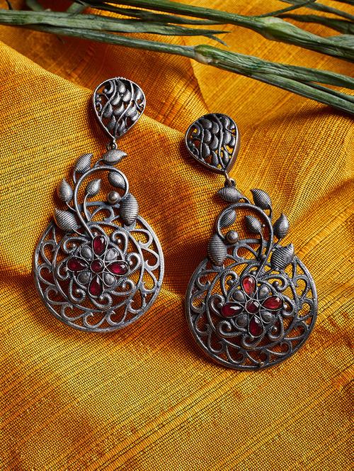 red oxidized drop earring - 15997290 - Very Small Image - 1
