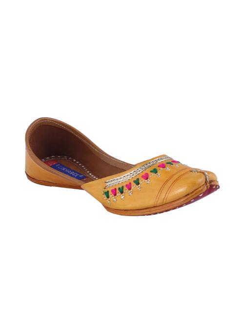 yellow slip on jutis - 15998416 - Very Small Image - 1
