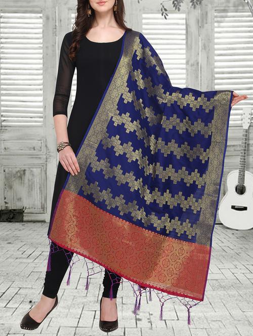 contrast pallu banarasi dupatta with tassels - 16050893 - Very Small Image - 1