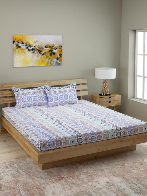 cotton geometric printed queen size double bedsheet with 2 pillow covers 144tc, (90 inch x 100 inch) - blue and white - 16072376 - Very Small Image - 1