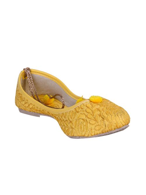 yellow slip on jutis - 16079626 - Very Small Image - 1