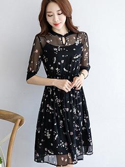 keyhole neck floral flared dress - 16081346 - Very Small Image - 1