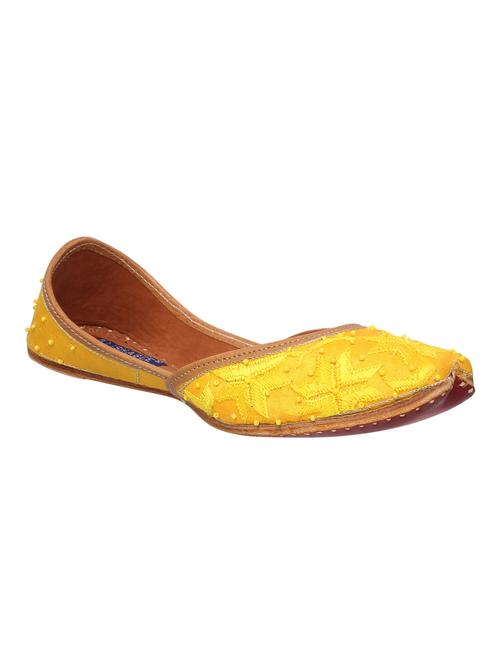 yellow slip on jutis - 16129566 - Very Small Image - 1