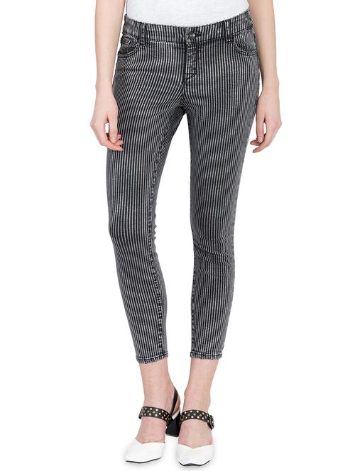 skinny fit striped cropped jeans - 16168748 - Very Small Image - 1