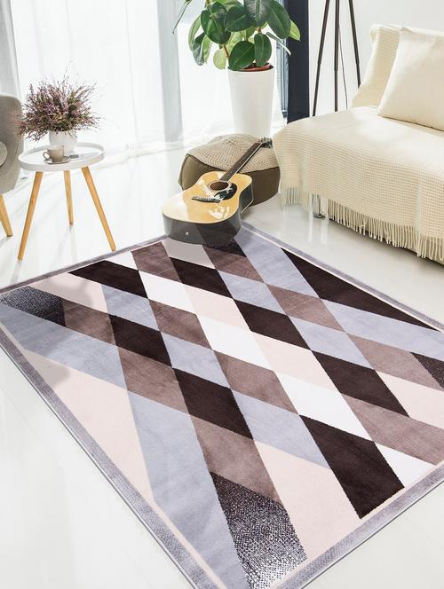 antique look soft tuch micro fiber anti-skid premium quality large size carpet (5 x 7 feet) - 16204894 - Very Small Image - 1
