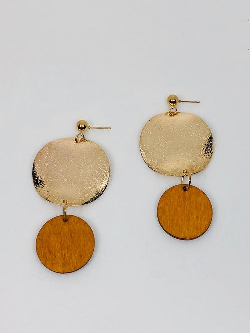 gold wood hoop earring - 16234098 - Very Small Image - 1