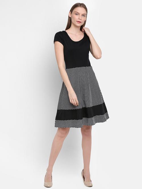 round neck checkered flared dress - 16584940 - Very Small Image - 1