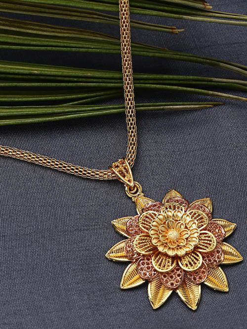 gold metal pendant - 16668114 - Very Small Image - 1