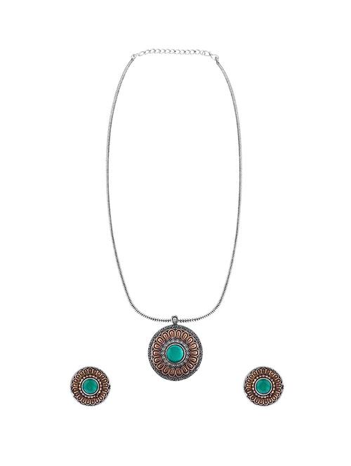 green metal necklaces and earring - 16738068 - Very Small Image - 1