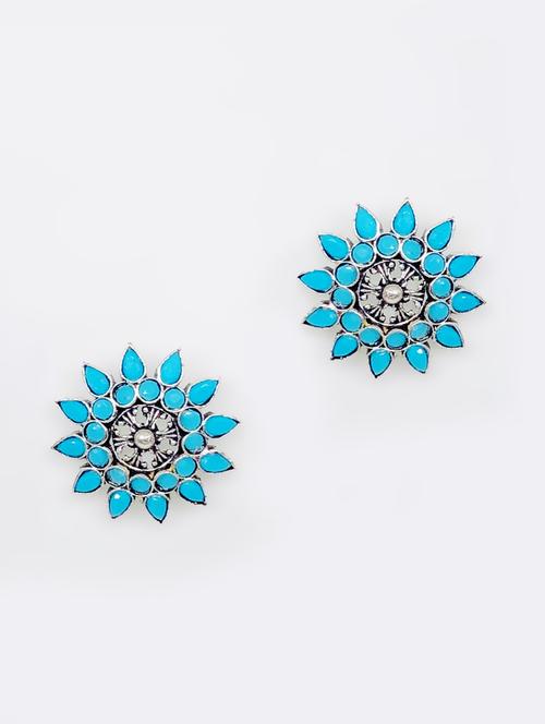 blue metal studs earring - 16783421 - Very Small Image - 1