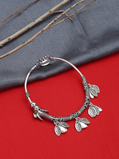 silver metal cuffs bracelet - 16801236 - Very Small Image - 1