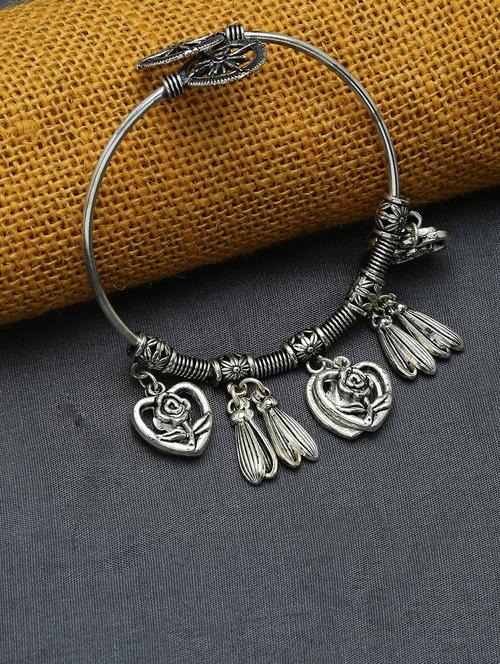 silver metal cuffs bracelet - 16801239 - Very Small Image - 1