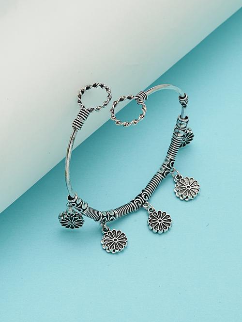 silver metal cuffs bracelet - 16801244 - Very Small Image - 1