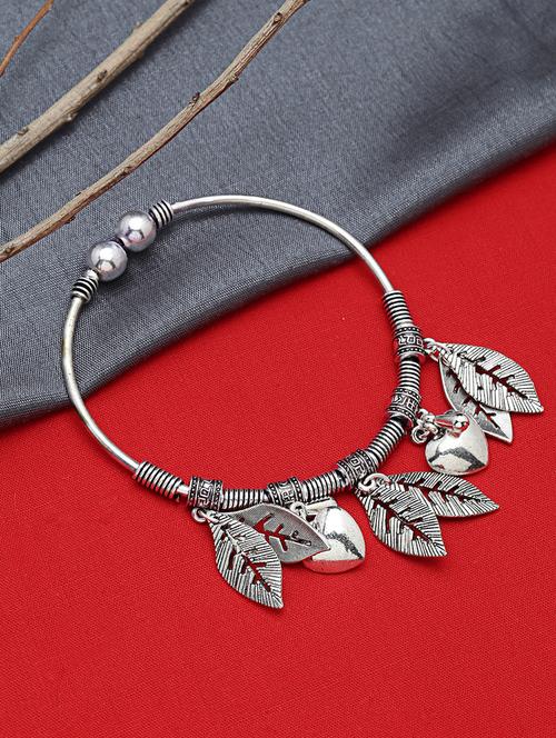 silver metal cuffs bracelet - 16801257 - Very Small Image - 1