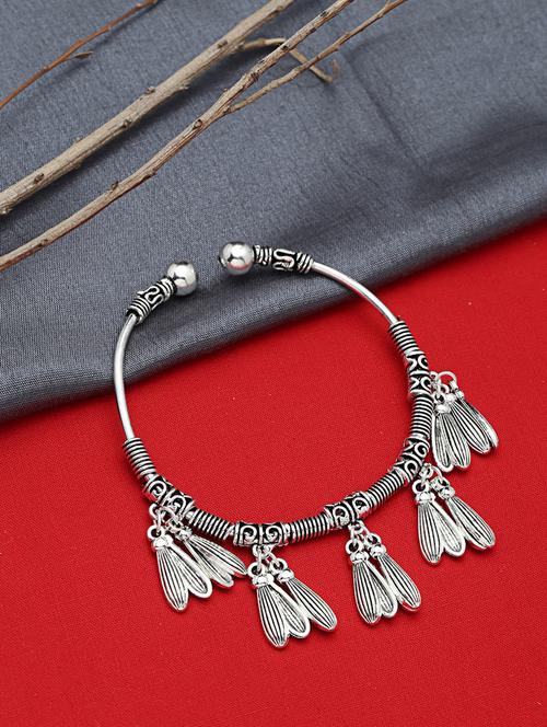 silver metal cuffs bracelet - 16801258 - Very Small Image - 1