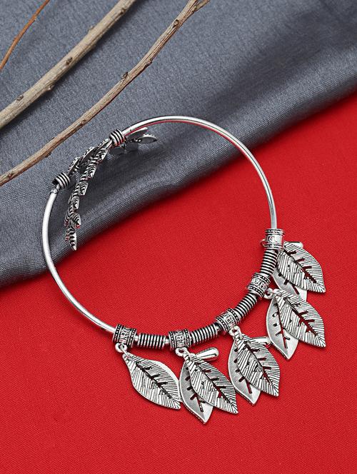 silver metal cuffs bracelet - 16801260 - Very Small Image - 1
