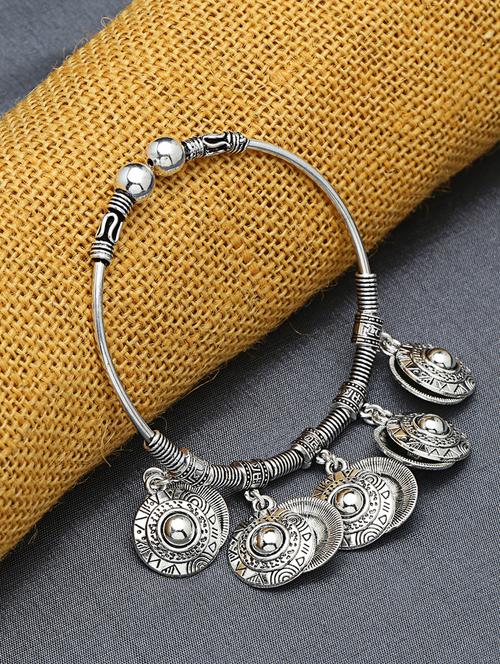 silver metal cuffs bracelet - 16801269 - Very Small Image - 1