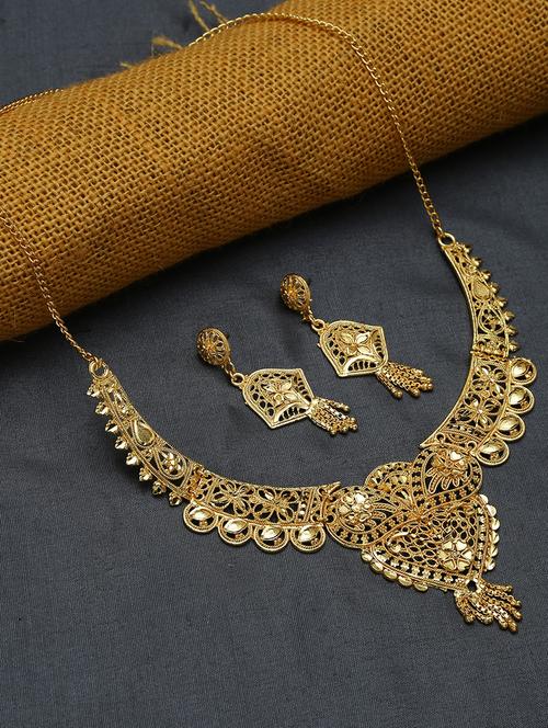 gold metal necklaces and earring - 16801303 - Very Small Image - 1