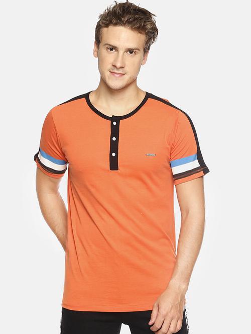 orange taped t-shirt - 16887096 - Very Small Image - 1