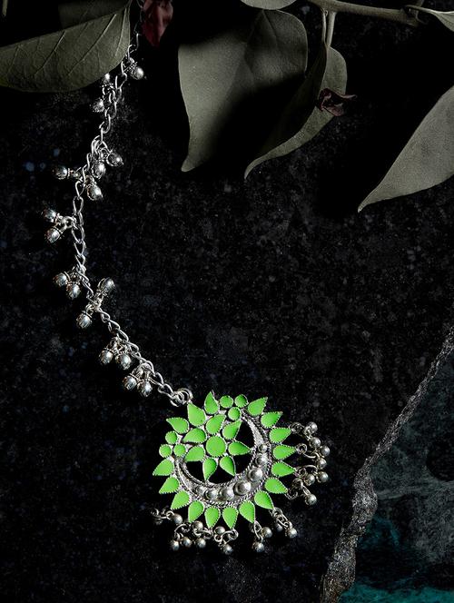 green metal maang teekas & passa - 16893947 - Very Small Image - 1
