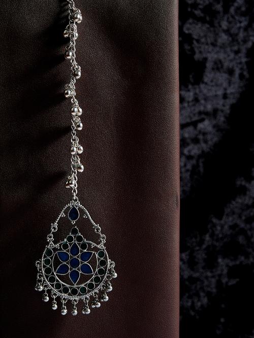 multi colored single maang teeka - 16906161 - Very Small Image - 1