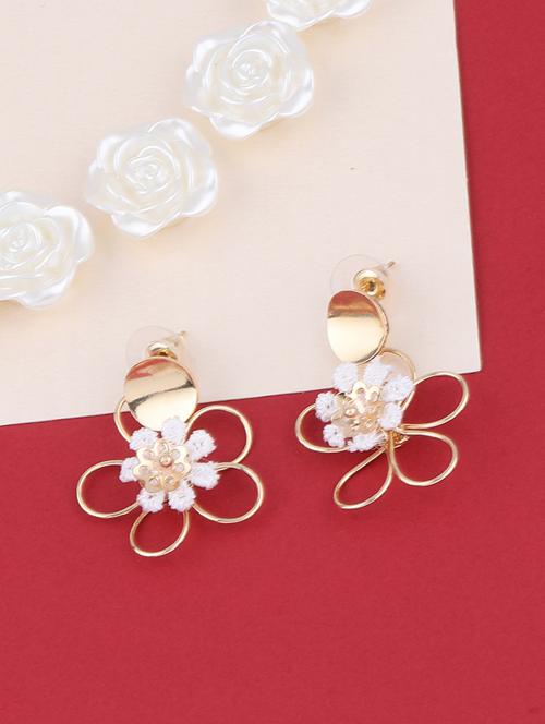 gold metal studs earring - 16979450 - Very Small Image - 1