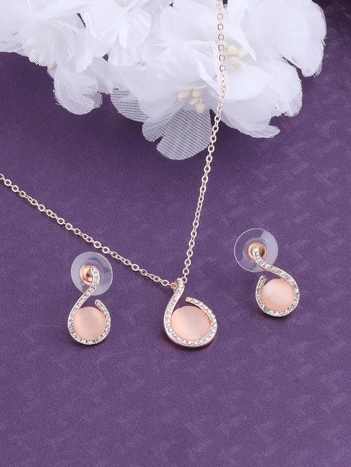 gold metal pendant and earrings - 17006368 - Very Small Image - 1