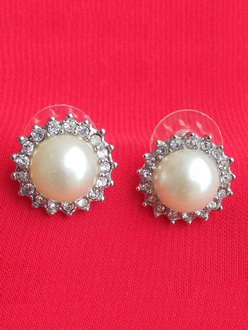 silver metal studs earring - 17142504 - Very Small Image - 1
