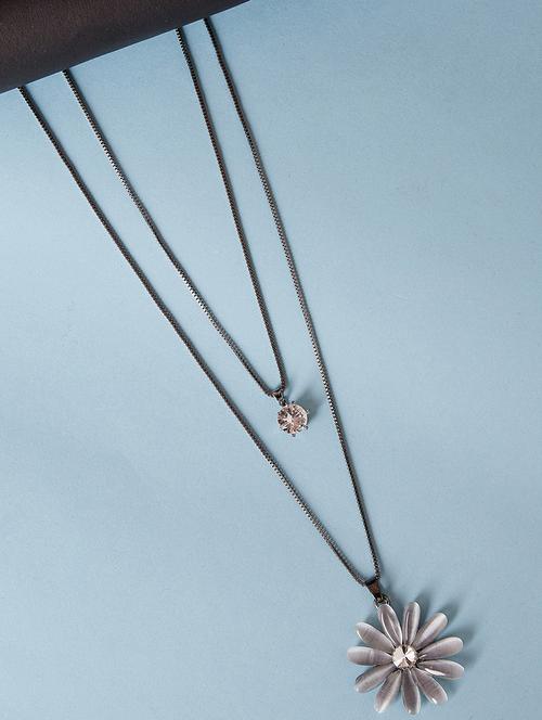 silver metal pendant - 17166511 - Very Small Image - 1