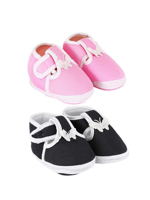set of 2 booties - 17251415 - Very Small Image - 1