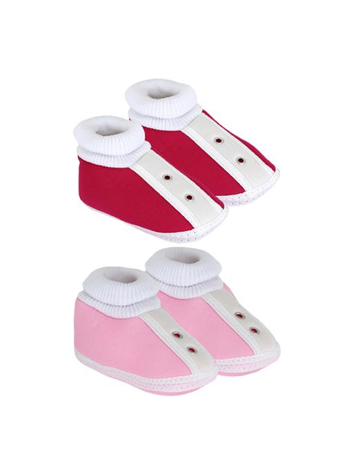 set of 2 booties - 17251473 - Very Small Image - 1