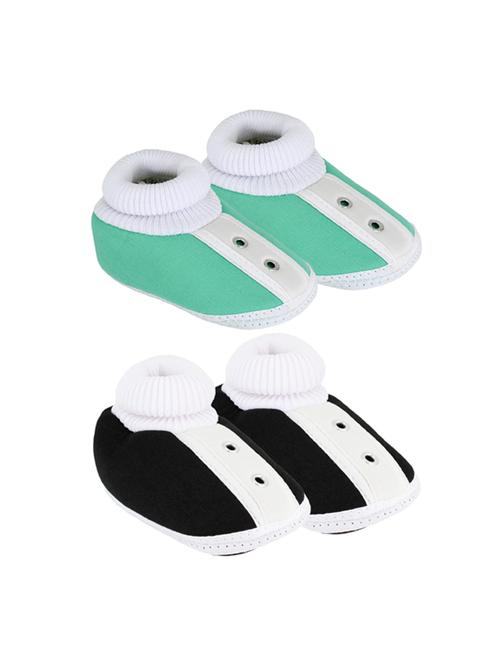 set of 2 booties - 17251505 - Very Small Image - 1