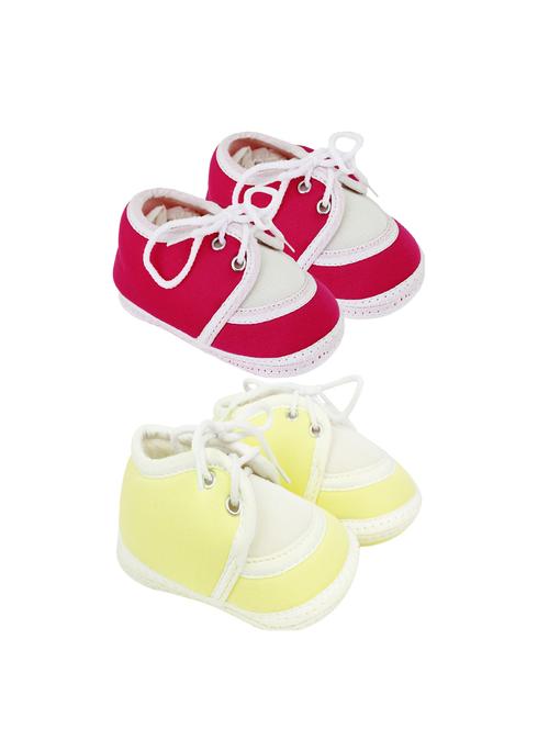set of 2 booties - 17251614 - Very Small Image - 1
