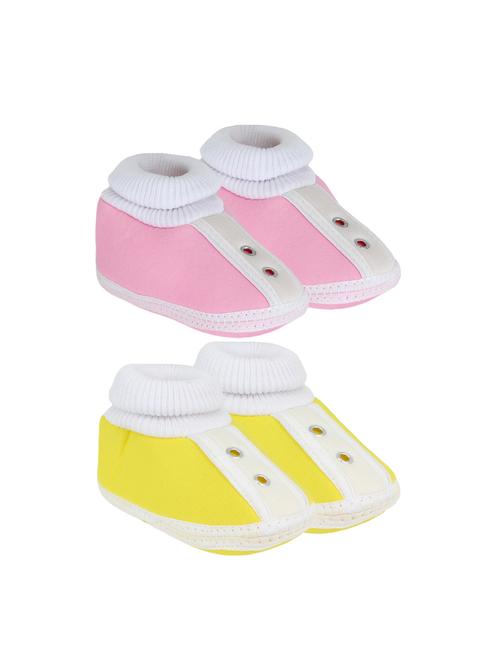 set of 2 booties - 17251633 - Very Small Image - 1