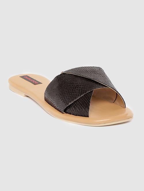 slip on flat sandal - 17270958 - Very Small Image - 1