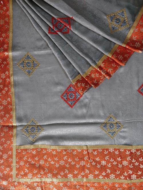 embroidered banarasi saree with blouse - 17273562 - Very Small Image - 1