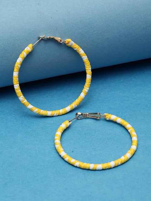 yellow metal hoop earring - 17289362 - Very Small Image - 1