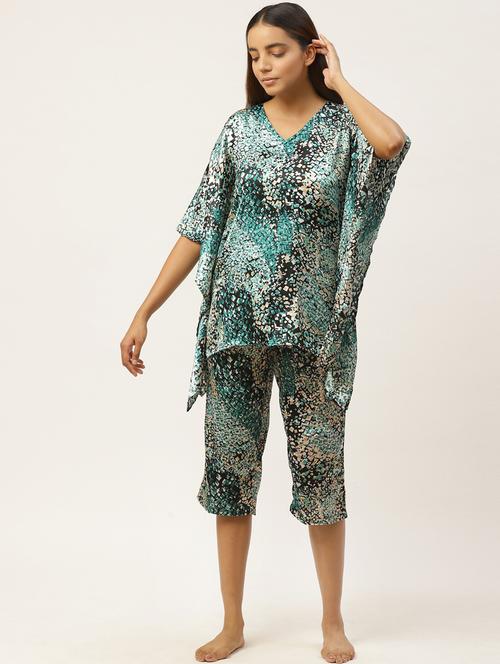 printed top with capri set - 17360561 - Very Small Image - 1