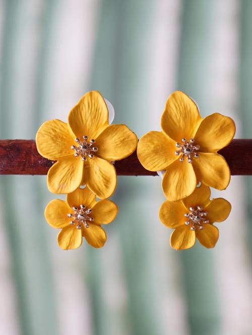 yellow metal drop earring - 17438547 - Very Small Image - 1