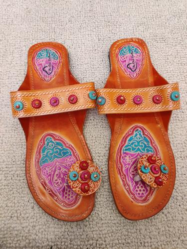 women hand print kolhapuri flats - 17554710 - Very Small Image - 1