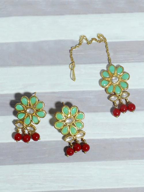green metal maang teeka with earring set - 17562780 - Very Small Image - 1