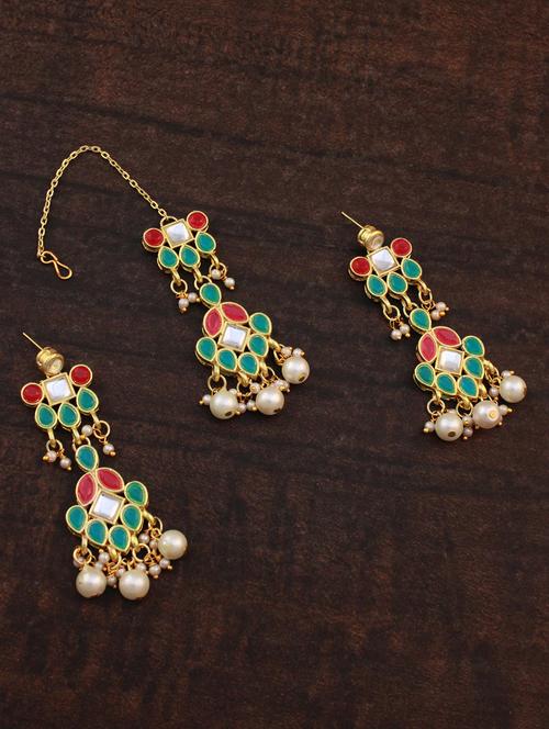 green metal earring with maang tikka set - 17562812 - Very Small Image - 1