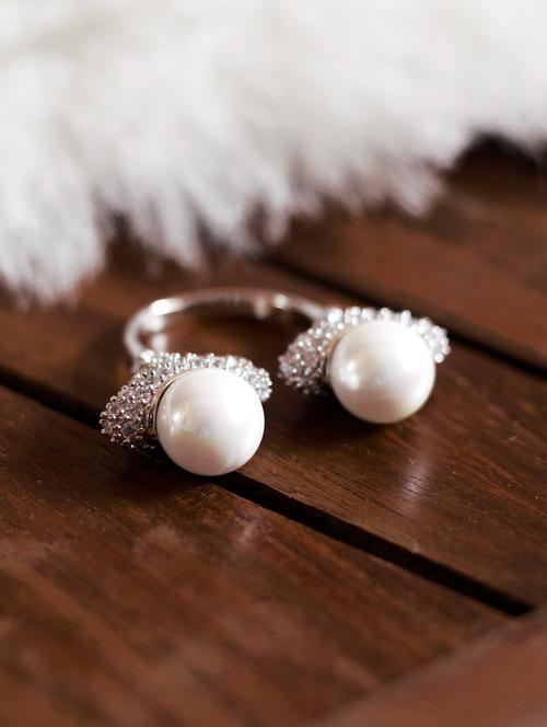 silver metal finger ring - 17565161 - Very Small Image - 1