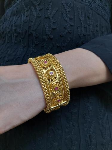gold openable bangles set - 17579090 - Very Small Image - 1