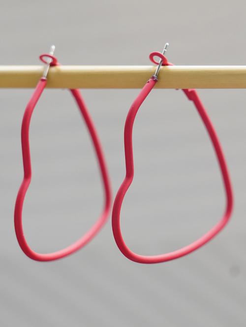 red metal hoop earring - 17590456 - Very Small Image - 1