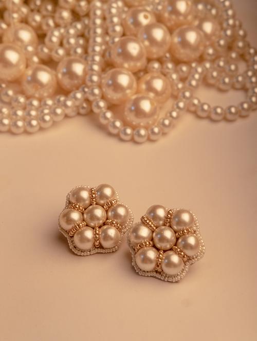 metallic handmade studs earring - 17652010 - Very Small Image - 1