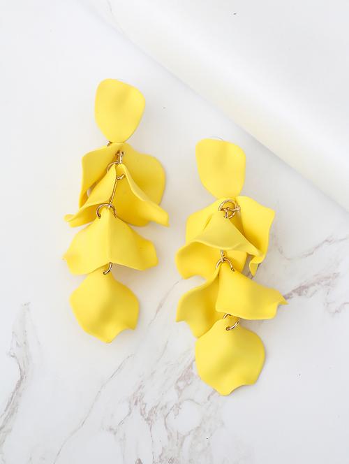 yellow plastic drop earring - 17678816 - Very Small Image - 1